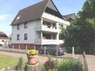 Modernisierte 3-Zimmer-Dachgeschosswohnung mit großer Süd-/Westloggia in ruhiger Lage