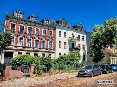 Charmantes 200 Jahre altes Mehrfamilienhaus mit 4 Wohnungen, Garagen &amp; Lager