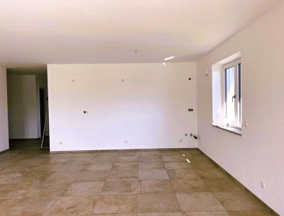Schöne 3-Zimmer-Wohnung im EG mit gehobener Innenausstattung und Terrasse in Neumarkt-Sankt Veit