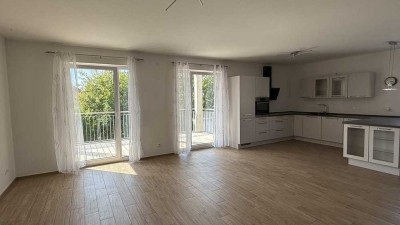 Attraktive 3-Zimmer-Wohnung mit gehobener Innenausstattung mit Balkon und EBK in Kaiserslautern