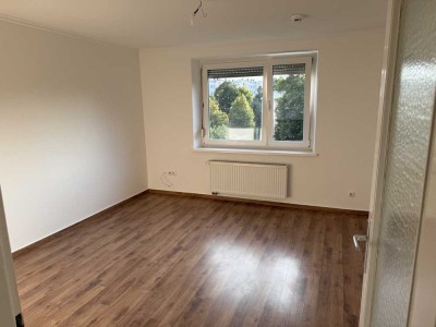 Renovierte 2-Zimmer-Wohnung mit Loggia in Augsburg-Herrenbach – Bezugsfrei ab 01.09.2025