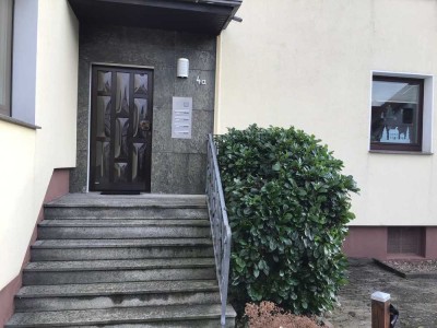 Ansprechende 4-Raum-Hochparterr-Wohnung mit mod. Einbauküche, Terrasse z. Garten, Kotta,Stellplatz