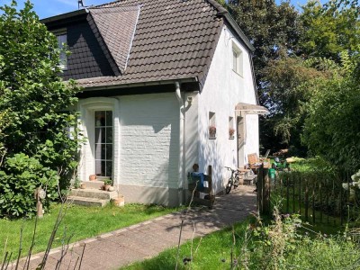 Charmante Doppelhaushälfte in Feldrandlage mit Garten