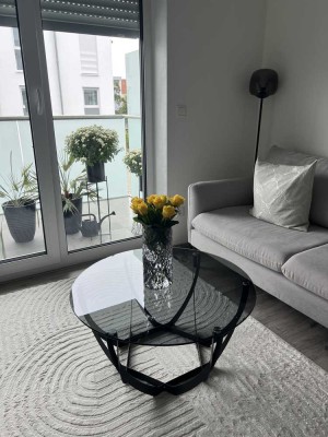 Neuwertiges Apartment mit eineinhalb Zimmern und Balkon in Augsburg-Lechhausen