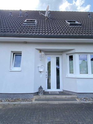 Modernes Reihenhaus mit durchdachtem Raumkonzept in Oststeinbek