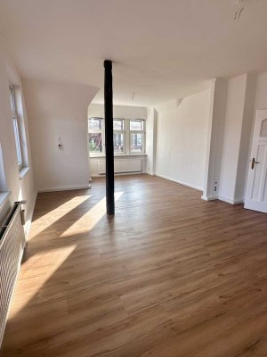 4-Zimmer Altbaucharme mit Balkon & Tiefgarage