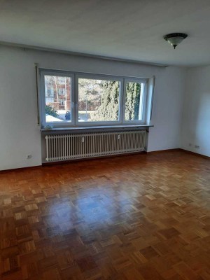 Helle 4-Zimmer-Wohnung mit Balkon und Einbauküche in Stuttgart