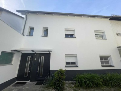 *Repräsentatives Mehrfamilienhaus * EG frei * OG, DG vermietet *