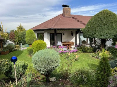 Bungalow mit großem Garten, Kamin, Sauna & einzigartiger Bauernstube – 135 m² Wohnfläche