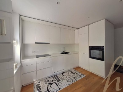 Teilmöblierte 2-Zimmer-Wohnung abseits der Straße in HÖTTING WEST