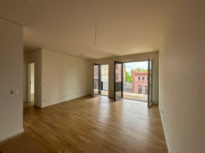 Helle 2-Zimmer-Wohnung mit Einbauküche und Balkon am Wasser