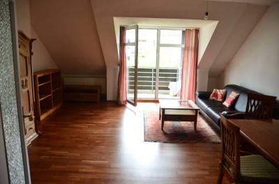 Helle 1,5-Zimmer-Wohnung mit Balkon und Einbauküche in S-Bahn-Nähe im Ortszentrum Unterhaching