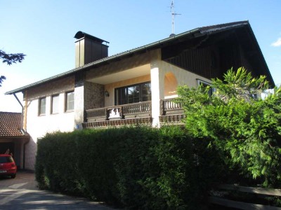 Sonnige 4-Zimmer-Wohnungen, EG in Landhausvilla, voll möbliert!