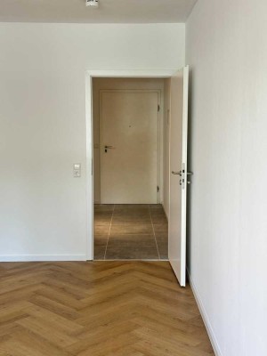 Sanierte 1-Zi Wohnung / Nah an Uni und FH / PKW Stellplatz / EBK