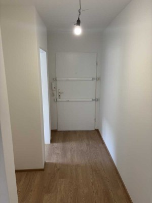 Erstbezug nach Sanierung: exklusive 2-Zimmer-Wohnung mit EBK und Balkon in Frankfurt Bornheim