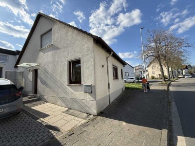Schönes kleines und freistehendes 3,5-Zimmer-Einfamilienhaus in Kelkheim Kelkheim (Taunus)