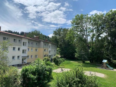 "Attraktive 3-Zimmer-Wohnung mit großem Süd-West-Balkon und Blick ins Grüne!"