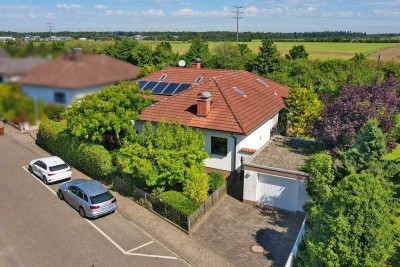 Traumhafter Winkelbungalow mit Einliegerwohnung in ruhiger Lage von Stutensee