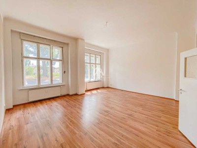 KLASSISCHE UND INTERESSANTE ALTBAUWOHNUNG IN AUFREGENDER LAGE MIT TERRASSE ZUM HOF!  PROVISIONSFREI!