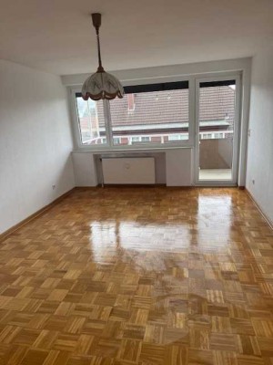 Exklusive, modernisierte 2-Zimmer-Wohnung mit geh. Innenausstattung mit Balkon und EBK in Seelze