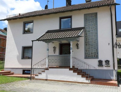 Großzügige, schöne 2 Zi. Wohnung, 78 qm mit großem Wohn-, Essbereich incl. Einbauküche und Balkon.
