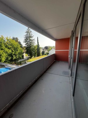 Exklusive 2-Zimmer-Wohnung mit Südbalkon, neuer Küche & Tiefgaragenplatz in Memmingen