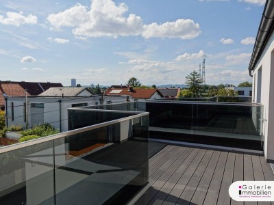 Erstbezug: Sehr schöne, helle und ruhige Doppelhaushälfte (rechts) mit 4 Zimmern, Eigengarten und Panoramablick-Dachterrasse!