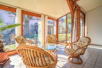 Familienfreundliches Einfamilienhaus mit Wintergarten und großem Garten