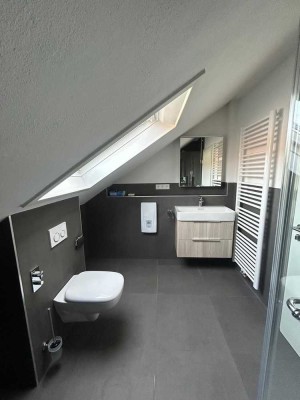 Moderne 3-Zimmer-Dachgeschosswohnung mit Balkon