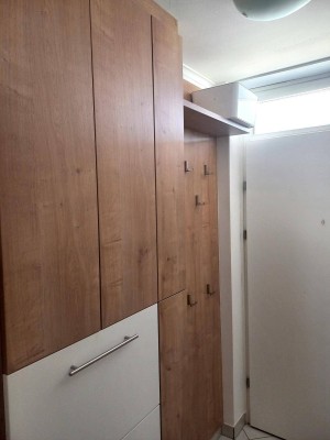 PRIVAT: Helle 3-Raum-Maisonette-Wohnung mit Balkon und Parkplatz in Bad Vöslau