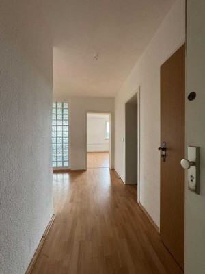 ***GERÄUMIGE 3-ZIMMER WOHNUNG MIT BALKON***