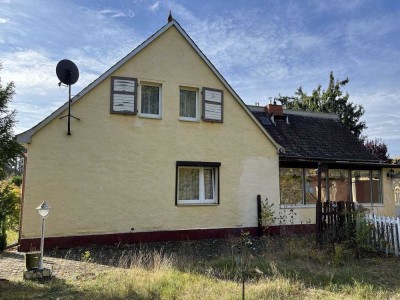 Sanierungsobjekt - Kleine Doppelhaushälfte mit Garten und Nebengebäuden in Potsdam, Provisionsfrei