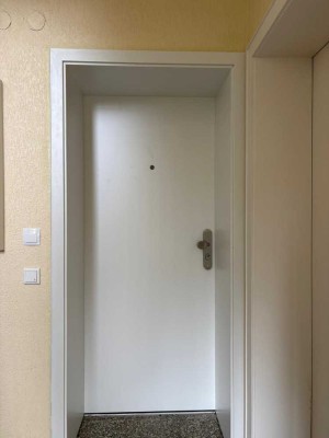 Modernisierte 1,5 Zimmer Wohnung 42m² in ruhiger Lage in 47803 Krefeld - Inrath/Kliedbruch