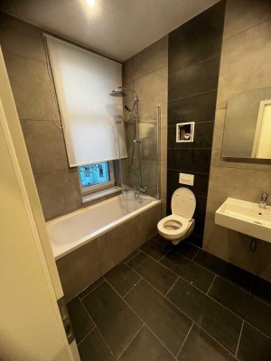 + + + Top sanierte 2-Zimmer Wohnung mit Balkon und EBK + + +