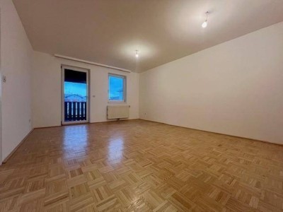 Geräumige 2,5-Zimmer-Wohnung mit Balkon &amp; Einzelgarage - verfügbar ab September 2025