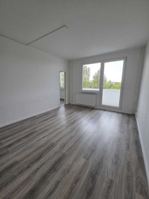 gut geschnittene 2-Raum-Wohnung mit Wannenbad, Balkon und Keller