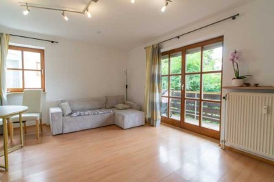 Idyllische 3-Zimmer, Küche, Bad Wohnung in kleinem Mehrfamilienhaus + Stellplatz + Keller + Balkon