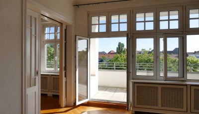 Willkommen in Neu-Westend neben dem Fürstenplatz: gepflegte Altbauwohnung mit Balkon & Lift