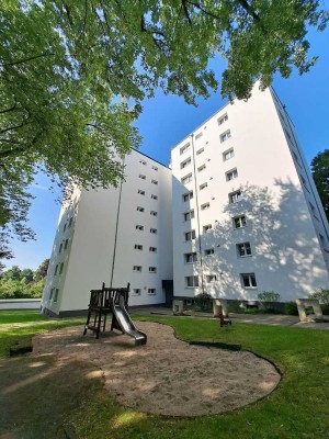 Attraktive 2 Zimmer mit Balkon und wunderschönem Fernblick incl.  Aufzug im renovierten Hochhaus