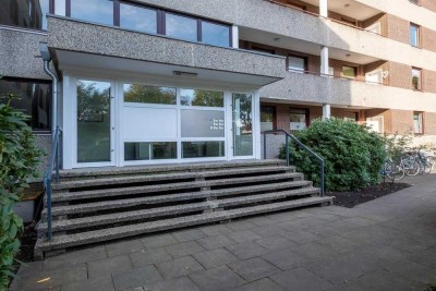 Erstbezug nach Sanierung mit Balkon: Stilvolle 3-Zimmer-Wohnung mit geh. Innenausstattung