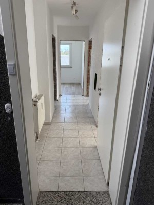 Erstbezug nach Sanierung: Schöne 3-Zimmerwohnung mit großem Balkon und neuer EBK in Bernhausen