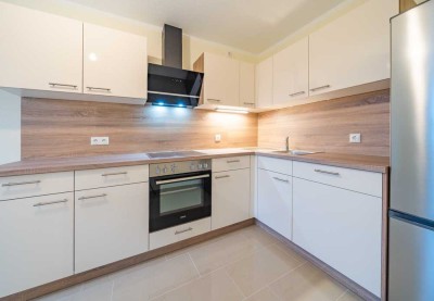 Attraktive 2-RW mit Balkon* EBK* Tageslichtbad mit Wanne* modern saniert* Blick ins Grüne* zentral*