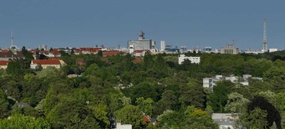 Westend: mit imposantem Weitblick auf die Skyline Berlins zum Wohnglück mit Balkon!