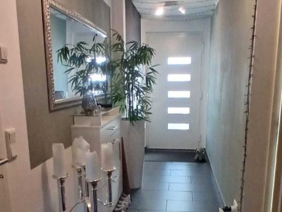 RESERVIERT_ Exklusive Terrassenwohnung mit eigenem Eingang und 2 Garagen in DIN-Oberlohberg