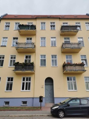 frisch renovierte, großzügig geschnittene 3-Raumwohnung mit Balkon und Einbauküche