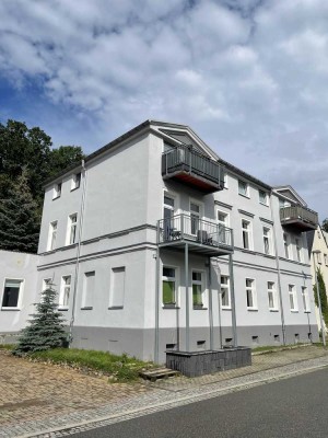 5 Raum-Whg.; 2 Tageslichtbäder; Balkon; Garage und Stellplatz; Garten!!!