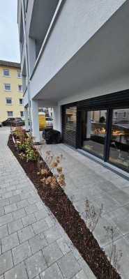 Exklusive, neuwertige 4-Zimmer-Erdgeschosswohnung mit geh. Innenausstattung mit Terrasse und EBK