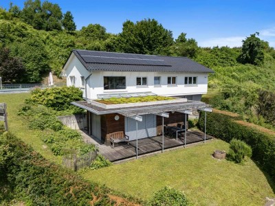 Freistehendes EFH mit Einliegerwohnung,
grossem Garten, Pool und Garage
in 79346 Endingen
