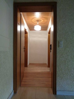 Freundliche 3-Zimmer-Wohnung mit Balkon und Einbauküche in Linden