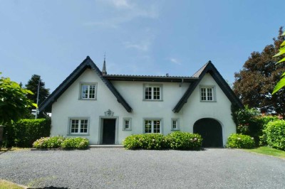 Repräsentatives Einfamilienhaus mit zeitloser Eleganz